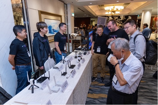 Morse Micro 在2024 年2 月於新加坡舉行的Wi-Fi 聯盟成員會議上，展示了支援Wi-Fi HaLow 的攝影機。
