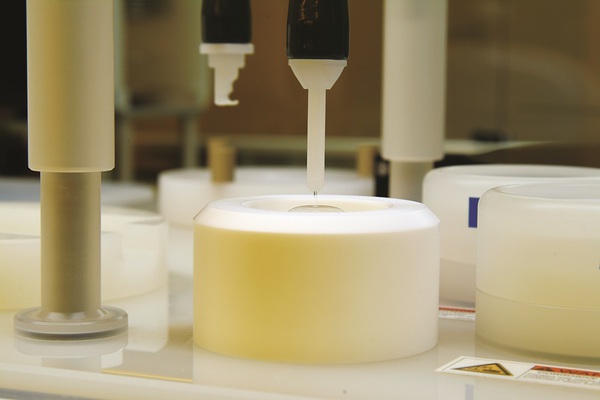 圖一 : 科思創集團工程塑料事業處客戶經理郭秉倫