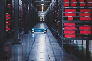 图一 : 友通在边缘端应用面，则瞄准智慧交通、工厂自动化、自动化机器人及物流装置等场域，可??成为解决方案加速落地的元年。