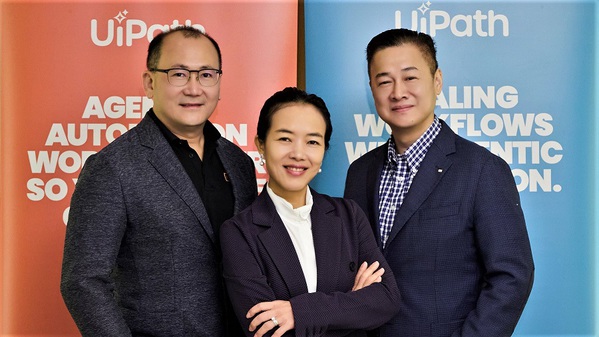 圖一 : UiPath大中華區及蒙古區域副總裁高穎梅(中)、台灣地區區域副總裁陳名璋(左)、UiPath資深產品技術顧問蔡君浩(右)