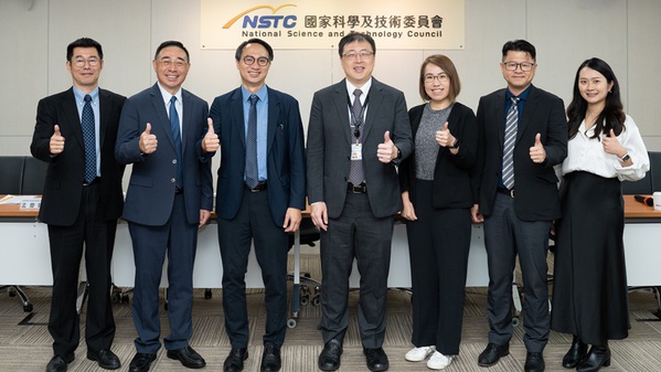 图一 : :在国科会支持下，台大环工所特聘教授侯嘉洪研究团队，成功提出创新的「电驱动分离浓缩技术」