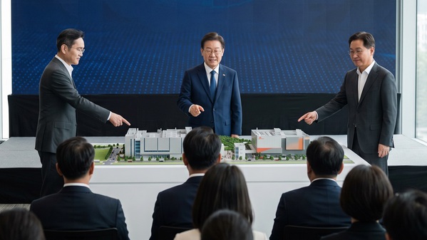 图一 :   南韩政府的大跃进计画，将联手三星与SK海力士砸5180亿美元建新聚落