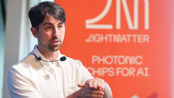 圖一 : Lightmatter 創辦人暨執行長 Nick Harris 博士