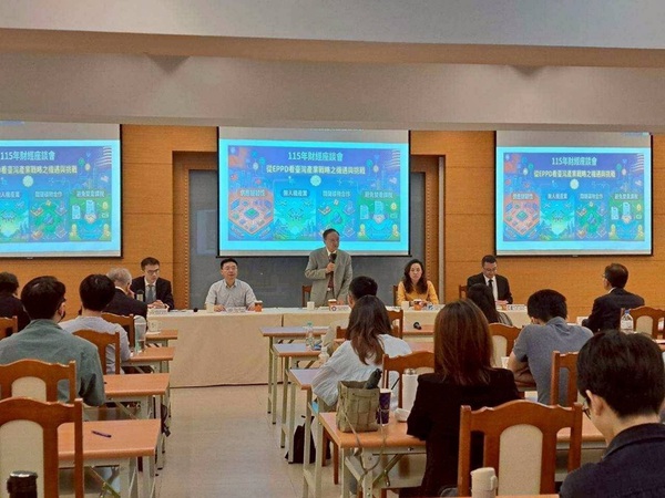 圖一 : 筆者（左二）受邀出席法務部調查局115年財經座談會，就「關鍵礦物合作與供應鏈韌性」發表演講
