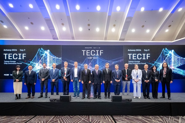 圖一 : TECIF_2026匯聚臺歐半導體產學研各界代表，共創全球晶片創新生態系。左起立法院黃捷委員、RIKEN歐洲辦事處Toshiyasu Ichioka、歐盟DG Connect Pierre Chastanet、Arm Neil Parris、imec Romano Hoofman、imec副總裁 Phillipe Absil、駐歐盟代表謝志偉、國科會主委吳誠文、國研院院長蔡宏營、國研院半導體中心主任劉建男、國科會 蘇朝琴、比利時眾議院Lieve Truyman、晶心科技林志明、立法院吳沛憶委員、聯電副總經理丁文琪。