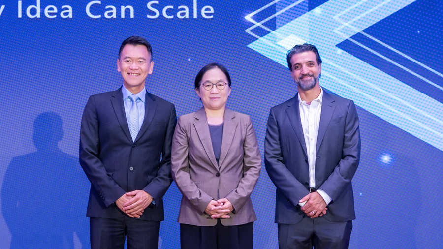 DevDays Asia 2026微軟亞太技術年會。（由左至右）台灣微軟總經理卞志祥、數位發展部政務次長侯宜秀、微軟資料與 AI 安全副總裁暨總經理 Herain Oberoi。