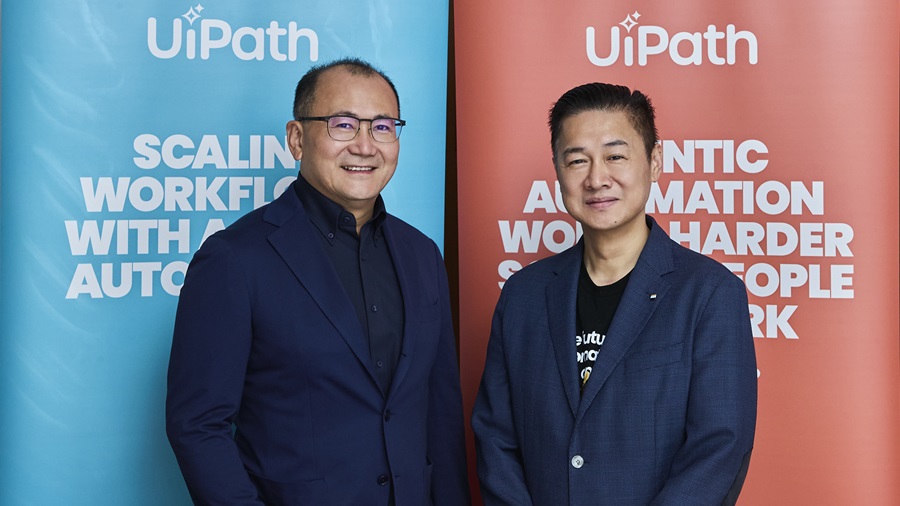 UiPath台灣地區區域副總裁陳名璋(左)、UiPath資深產品技術顧問蔡君浩(右)