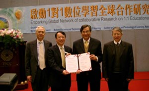 中央大学与台湾惠普科技公司 (Hewlett-Packard Taiwan)签署合作备忘