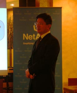 NetApp创办人暨CSO刘冠新正在解说2007年NetApp发展策略（Source：HDC）