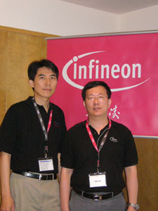 左:亚太电源管理及供应方案负责人陈清源;右:系统应用工程部门主管吴荣辉