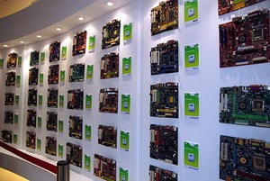 不讓英特爾和AMD專美於前，威盛也在Computex展出了自有處理器的機板