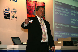 Intel 服务器平台事业群营销总经理Boyd Davis正在说明Intel vPro 2007的技术特色。（Source：HDC） BigPic:399x266