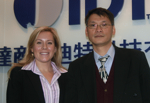 IDT PC audio Operation营销总监Mary Cunningham(左)、IDT亚太区总裁吴进德