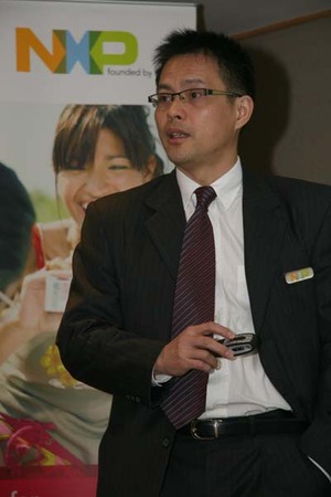 NXP手機及個人行動通訊事業部大中華區副總裁暨總經理林博文正在說明在MWC會中展示的產品內容。（Source：HDC） BigPic:400x600