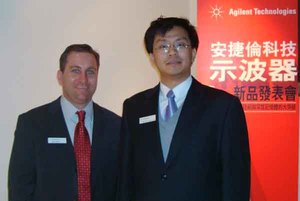 圖為Agilent全球示波器業務部策略規劃經理 Dave Rishavy（左）以及Agilent電子量測事業群行銷處市場專案經理潘光平。 BigPic:600x402
