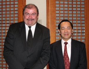 Tessera营运长Michael Bereziuk（左）与台湾区总经理魏炜圻