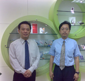 左：劲永国际全球信息处协理蔡本源；右：致茂电子MES事业部总经理林宙