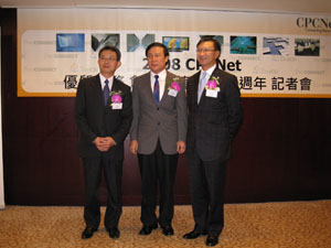 左起为CPCNet行政总裁何伟中,台湾总经理朱哲生与康舒科技资深经理姚永华