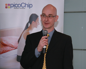 picoChip的企業行銷總監Andy Gothard認為，Femtocell晶片商要在晶片、裝置和通訊網路之間，扮演整合協調的重要角色。