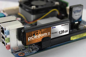 宜鼎PCIeDOM II專利機構設計 顛覆傳統PCIe裝置 提供更高的彈性給主機板設計。