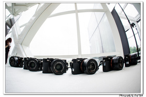 九萬多一台的Sony RX1採用全片幅CMOS加頂級蔡司鏡頭，效果比同價位單眼還驚人，就是值這個價。(圖／http://www.ipeen.com.tw/comment/389593) BigPic:600x399