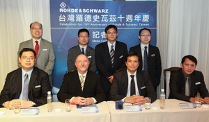 台湾罗德史瓦兹总经理蔡吉文(前右二)表示，罗德史瓦兹全面整合了产业生态体系，这是在市场竞争中胜出的关键。 BigPic:400x235
