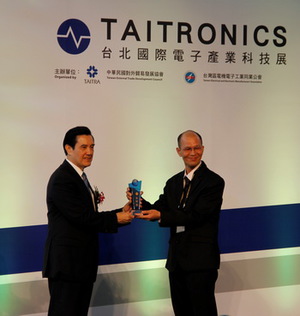 慶良電子獲得科技創新獎電子零組件類金牌獎，於TAITRONICS電子產業科技展中，由馬英九總統親自頒獎予慶良電子副董事長陳志偉。