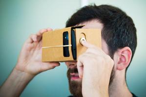 Google的Cardboard让用户可以简单地打造出虚拟现实装置