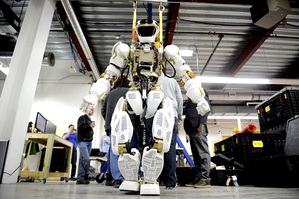 透过多项突破性的技术，可有效大幅简化打造与训练机器人的过程。