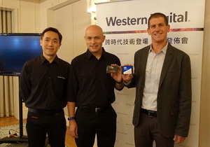 右起為WD消費性SSD資深總監Eyal Bek、資深產品線經理Jared Peck、亞太區業務發展資深經理黃敏聰
