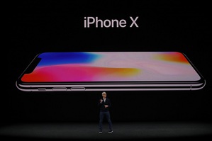 苹果於台北时间13日凌晨发表新机迎接iPhone十周年。此次新机种之一的iPhone X更被视为「未来世代的智慧型手机」。