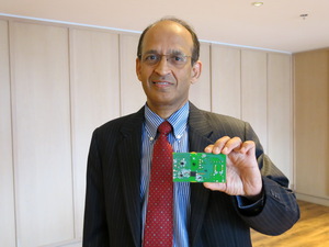 Power Integrations行銷總監Shyam Dujari展示PI最新的參考設計