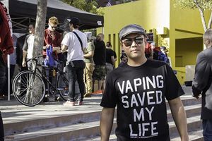电子烟支持者认为电子烟救了他的性命 (图：网友提供)