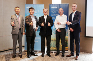 諾基亞大中華區總裁王建亞(左二)、中華區副總裁謝任邦(左一)、光纖網路事業群全球副總裁暨總經理Sam Bucci(中)、IP與光纖網路大中華區執行副總裁Drazen Lukic(右二)與光纖網路產品行銷總監Kyle Hollasch(右一)。