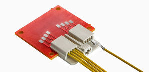 Molex推出EdgeLock线对讯号卡连接器，节省空间并确保牢固锁定PCB边缘导电触片。
