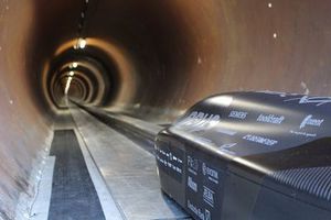 内建144个来自英飞凌的功率半导体元件，德国慕尼黑工业大学WARR Hyperloop 团队在1.2公里长的测试轨道中，以时速467公里缔造新的速度纪录。(图片来源：德国慕尼黑工业大学)