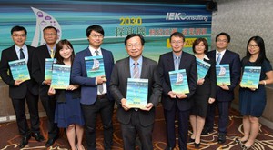 工研院IEK發表年度專刊《探新機：科技亞洲 產業創新》，資深研究團隊就未來亞洲十大關鍵前瞻技術提出見解。