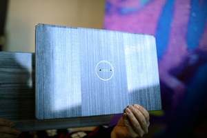 与传统镁铝合金制成的笔记型电脑外壳相比，采用科思创Maezio复合材料制成的笔记型电脑外壳能够显着减少超过70%的碳足迹。