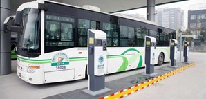 純電動公交客車受到中國政府的政策推動，而輕型商務客車和旅遊客車將是電動客車下一步爭奪的市場焦點。