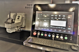 冈丰约从4~5年率先推出的3D雷射切割焊接复合系统，首创革命性切焊复合加工头，加上同动双工位旋转台设计，得以大幅缩短生产时程。