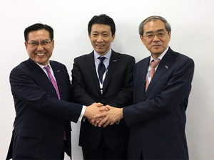 (左至右)研華科技日本分公司社長Mike　Koike 、ATJ社長石田隆裕、研華科技董事長劉克振