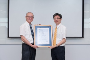 台湾德国莱因刘化传董事总经理(左)、上银科技吴俊良助理总经理(右)合影