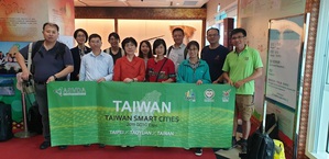 亚矽执行中心带领台北市、桃园市、台南市组成的「台湾队」赴美叁加GCTC博览会，台北市由资讯局陈慧敏主任秘书(前排右3)率团并分享智慧城市经验