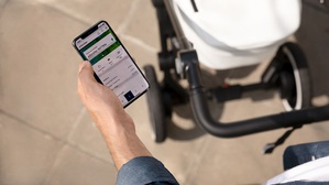 e-stroller可透過藍芽連結智慧型手機應用程式