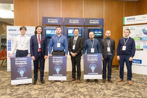 研华将首度在俄举办的物联网开发者竞赛成果於论坛中展示。（由左至右手举牌者为竞赛前三名）