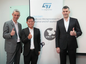 意法半导体微控制器部门STM32微处理器产品行销经理Sylvain RAYNAUD(左)，资深产品经理杨正廉(中)，亚太区技术行销经理孟杰(右)