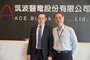 TeraSense技術專家Ivan Andreev博士(左)與筑波科技工程部湯凱元副總經理(右)