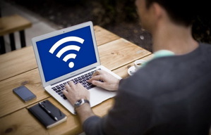 Wi-Fi 6有能力提高頻譜效率，這將解決人口稠密的熱點地區頻寬不足問題。