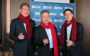 ADI亚太区总经理赵传禹(中)，与台湾区业务总监徐士杰(左)、汪扬(右)