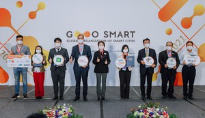 2021 GO SMART Day记者会第一、二届策略委员合影。